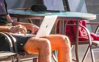 Devenir nomade digital en 2026 (le guide essentiel)